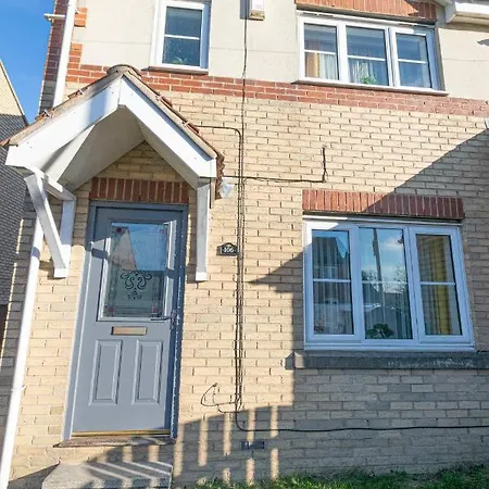 Windy House - Private Garden With Patio - Free Parking *